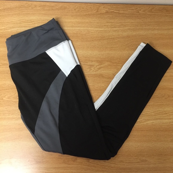 4 for 25$ Grey tone workout leggings - Picture 3 of 5